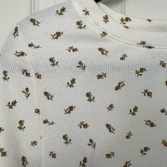 EUC, Forever 21 Floral Ribbed Crop Top with Lettuce Edges, White Floral, L - Picture 2 of 4